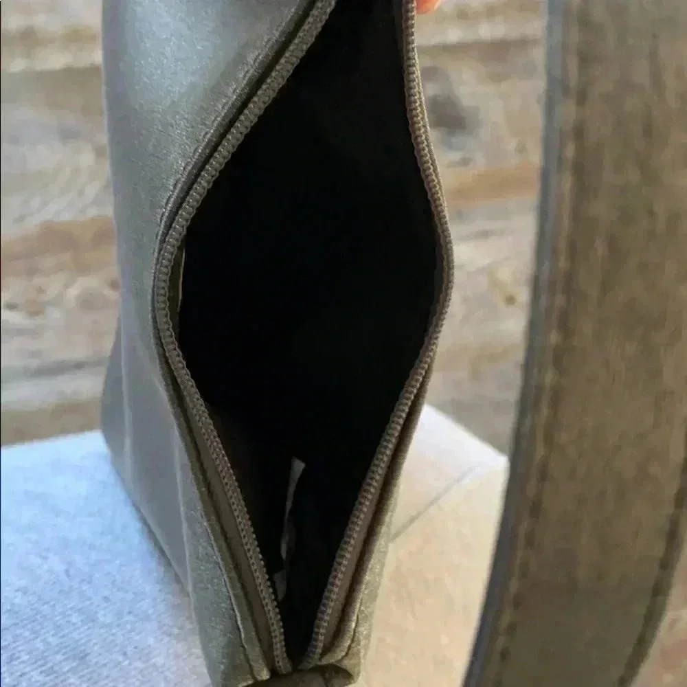 Cabrelli Canada | Small Silver Shimmer Evening  Bag - Picture 2 of 3